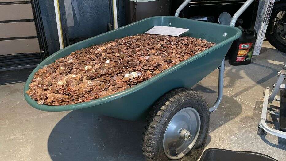 Guy gets last paycheck in 91,000 oil covered pennies dumped in his ...